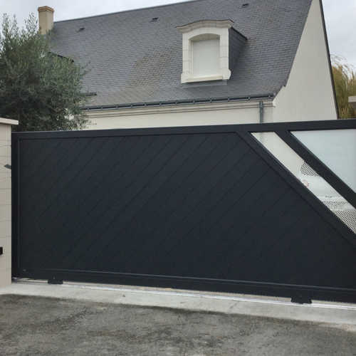 portail-coulissant-verre-aluminium