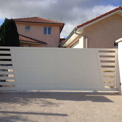 portail coulissant blanc contemporain