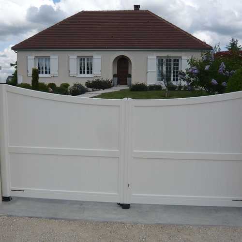 portail contemporain blanc alu